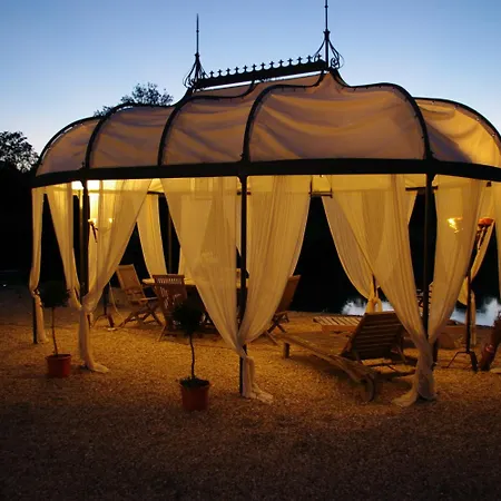 Chateau De Bed & Breakfast Pommeuse